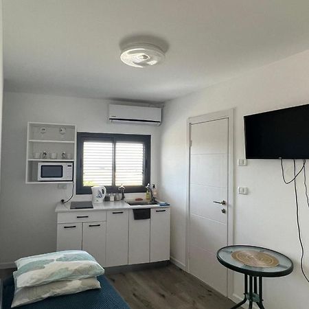 סטודיו חדש ויפה עם נוף לים Apartment Netanya Bagian luar foto