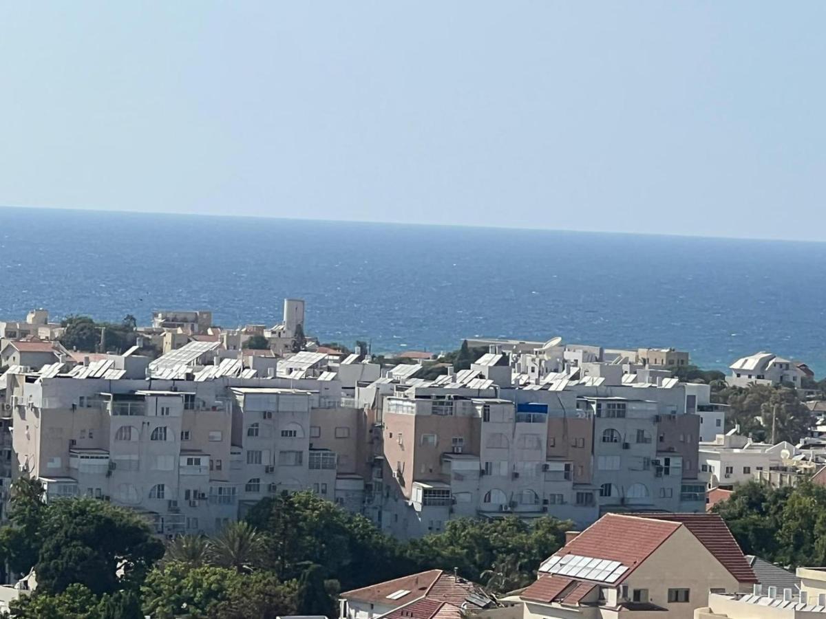 סטודיו חדש ויפה עם נוף לים Apartment Netanya Bagian luar foto