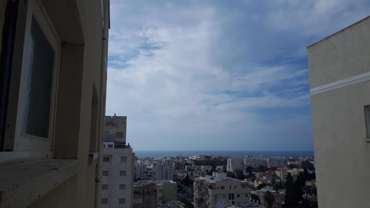 סטודיו חדש ויפה עם נוף לים Apartment Netanya Bagian luar foto